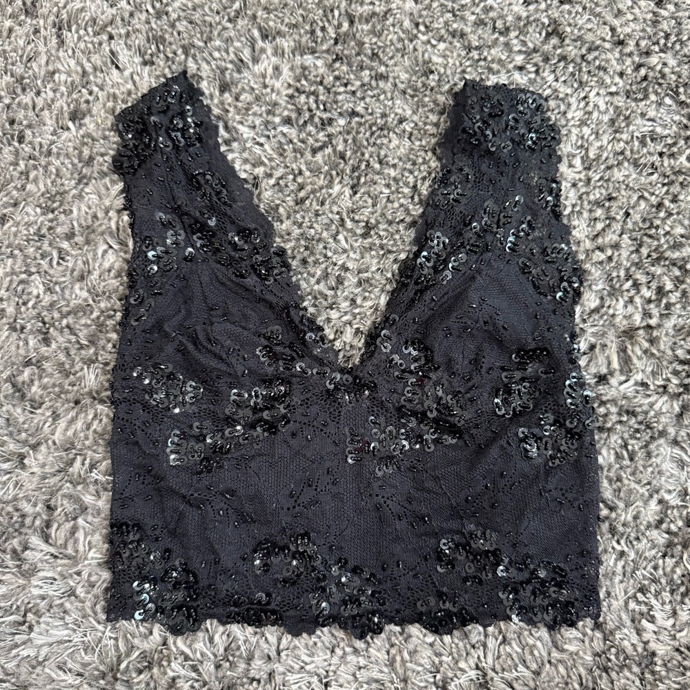 Women V-Neck Lace Sequin Embellished Crop Top in Black, Size XS